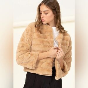 The Montreal Jacket Women's Tan Faux Fur Jacket size small
